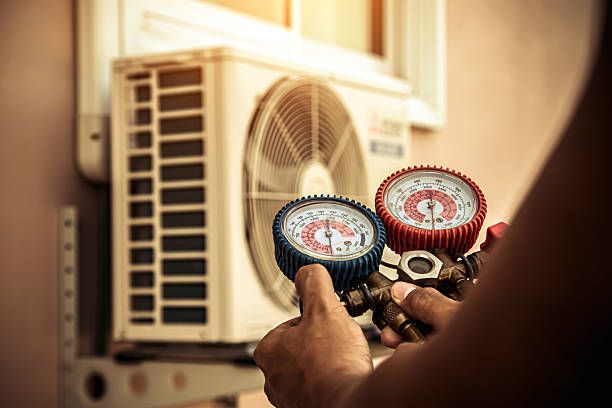 Professional Hvac technician working in Chesterfield, MO